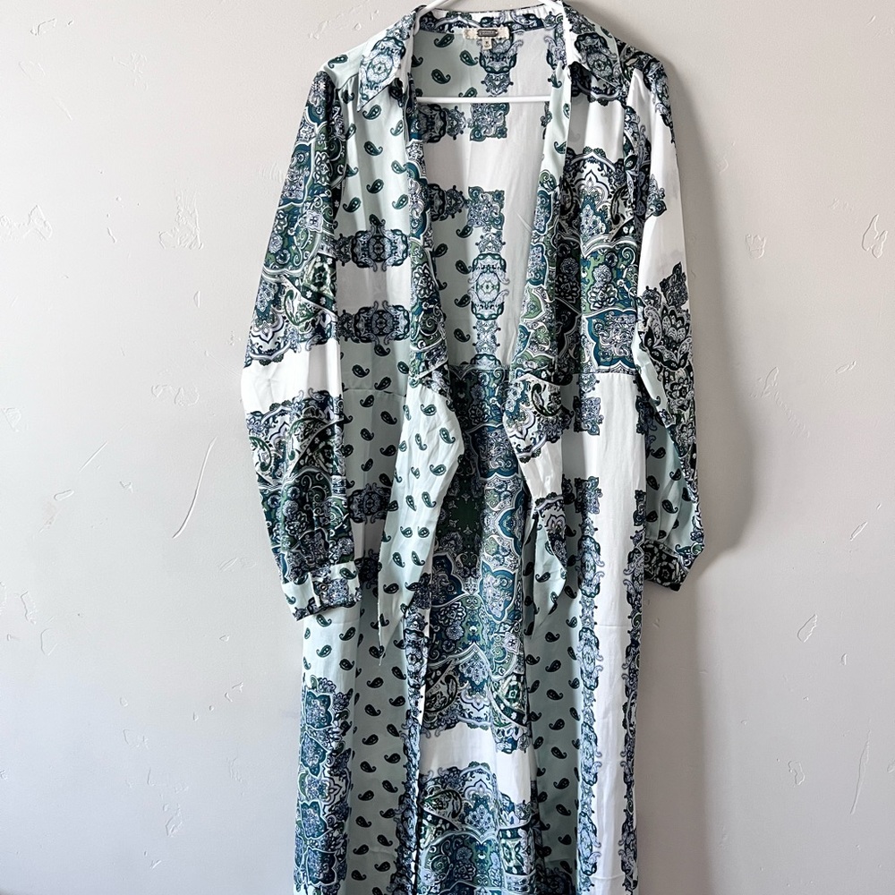 Size Medium Satin Paisley Kimono